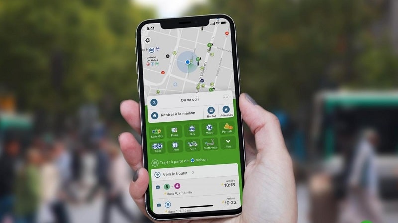 Waze pour piétons : comment cette fonctionnalité change la marche en ville